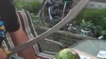 quiso cortar una sandia con una espada quiso cortar una sandia con una espada