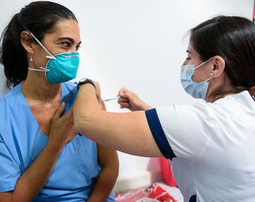 La emoción de una de las médicas que recibió la vacuna: Ojalá esto pueda llegar a todos