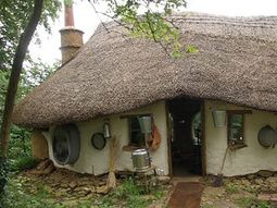 Un hombre construye una casa por solo 240 dólares