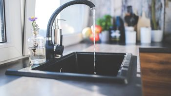 El truco ideal para desengrasar la cocina sin gastar mucha plata
