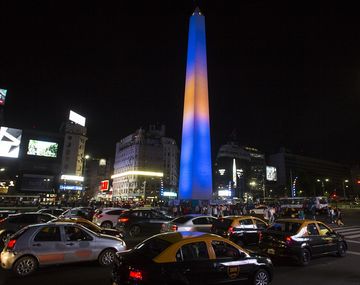 El Obelisco se iluminó con los colores de Boca