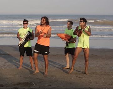 Cuidado con el chupón, la cumbia de los guardavidas