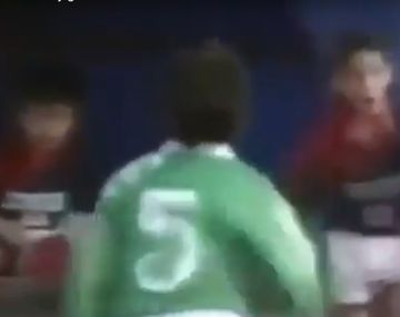 El mejor gol de Messi lo hizo cuando tenía ocho años y el video es furor en la web