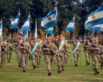 Otorgan aumento a efectivos de las FFAA: cuánto pasan a cobrar