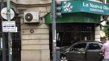 un auto se incrusto en un bar en la zona de recoleta un auto se incrusto en un bar en la zona de recoleta