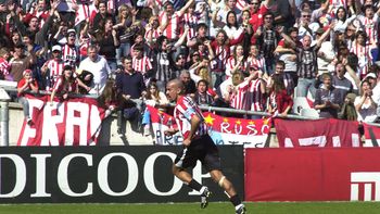 La Bruja Verón festejando un gol en sus épocas de futbolista. ¿Vuelve? La Bruja Verón festejando un gol en sus épocas de futbolista. ¿Vuelve?