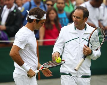 En caída libre Roger Federer echó a su entrenador