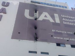 Se incendió una facultad en la Ciudad: debieron evacuar a más de 20 personas