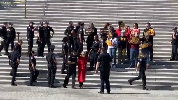 Detuvieron a Jane Fonda durante una protesta por el cambio climático en Washington DC
