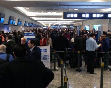 Pilotos acatan la conciliación y los vuelos se normalizan