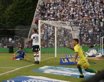 Defensa y Justicia ganó gracias a un gol en contra