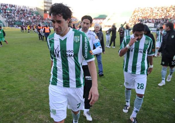 Después del caos institucional, Banfield elige presidente