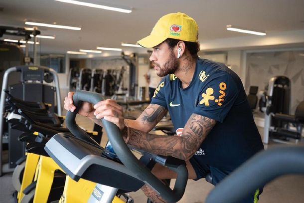 Neymar entrena para la Copa América que disputará como local