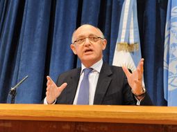malvinas: dura carta de hector timerman al canciller britanico malvinas: dura carta de hector timerman al canciller britanico