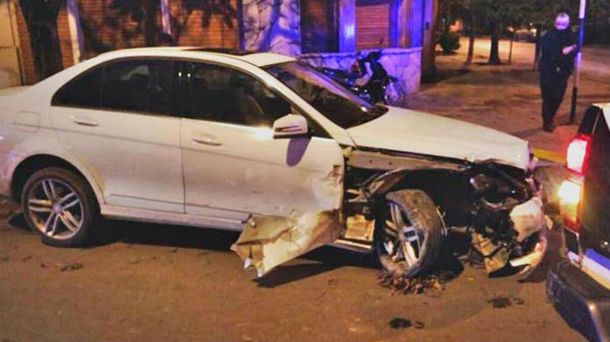 A lo Chano: el video del ex funcionario que chocó cuatro autos estacionados