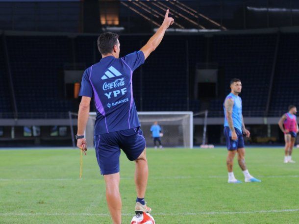 Última práctica de la Selección en Beijing: con plantel completo y visita de Ezequiel Lavezzi