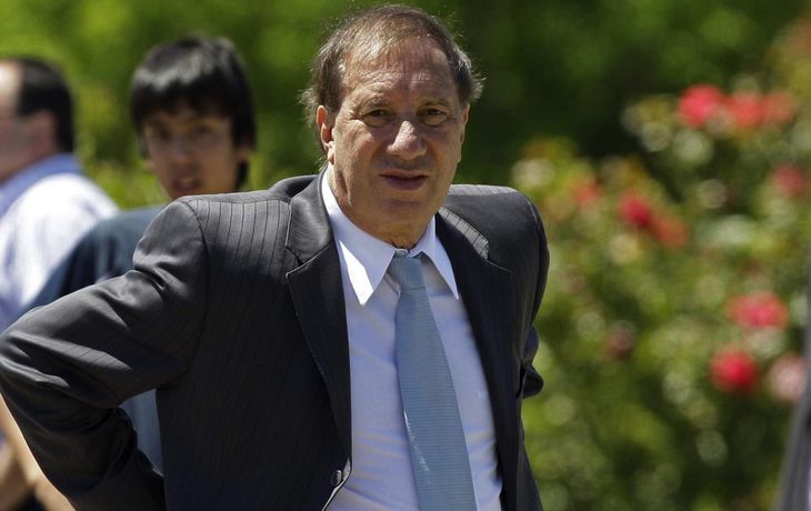 Carlos Bilardo dio positivo de coronavirus