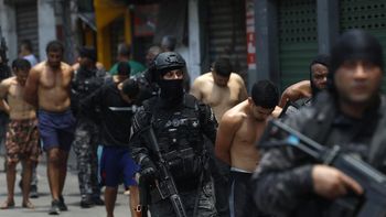 guerra contra narcos en rio de janeiro: al menos 64 muertos  guerra contra narcos en rio de janeiro: al menos 64 muertos