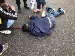 Intentó robar un celular y escapar, pero lo chocó un taxista Intentó robar un celular y escapar, pero lo chocó un taxista