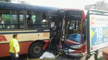 tremendo choque de dos colectivos en quilmes tremendo choque de dos colectivos en quilmes