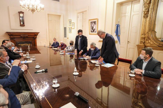 El Gobierno acordó un aumento del 35% para los docentes universitarios