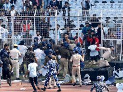 incidentes en india durante la visita de messi: espectadores tiraron sillas por la breve aparicion del astro incidentes en india durante la visita de messi: espectadores tiraron sillas por la breve aparicion del astro