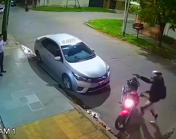 Motochorros le robaron a un vecino de Lanús, se tirotearon con la Policía y escaparon.
