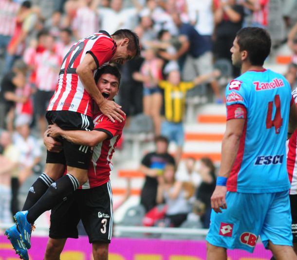 Estudiantes derrotó a Arsenal en el inicio del Torneo Final