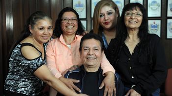 Hermanos se reencuentran después de 25 años Hermanos se reencuentran después de 25 años