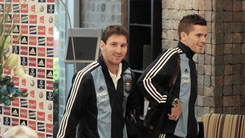 gago: no podemos jugar solo a darle la pelota a messi gago: no podemos jugar solo a darle la pelota a messi