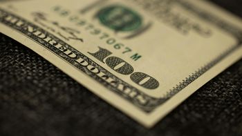 El dólar sobrepasó el umbral de los 40 pesos. El dólar sobrepasó el umbral de los 40 pesos.