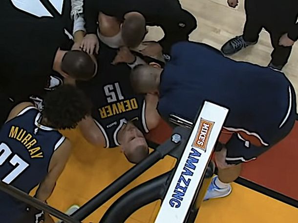 Alerta en la NBA por Nikola Jokic: un choque con un compañero encendió las alarmas