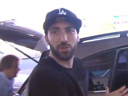Higuaín y su cara de pocos amigos al llegar a Ezeiza