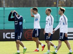 messi, al banco ante colombia: lo reemplaza montillo messi, al banco ante colombia: lo reemplaza montillo