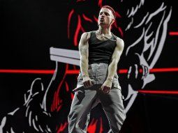 Wos apuntó contra Milei y Macri durante un recital en Morón