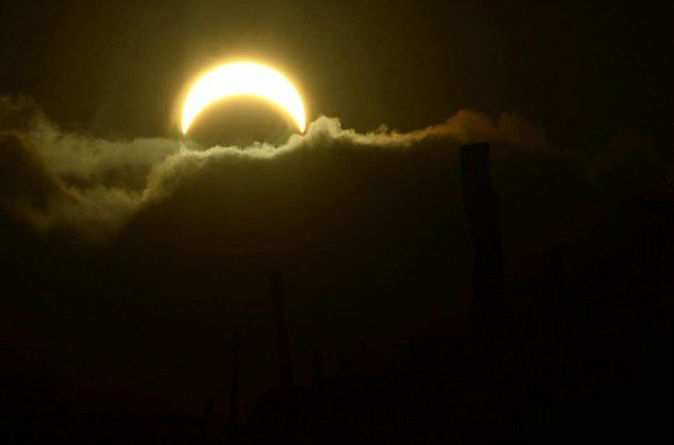 Argentina y Chile compartieron el eclipse en 2019: así se vio en Viedma, Río Negro