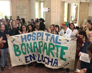 Protesta en el Bonaparte ante la falta de medicamentos y el cierre de servicios