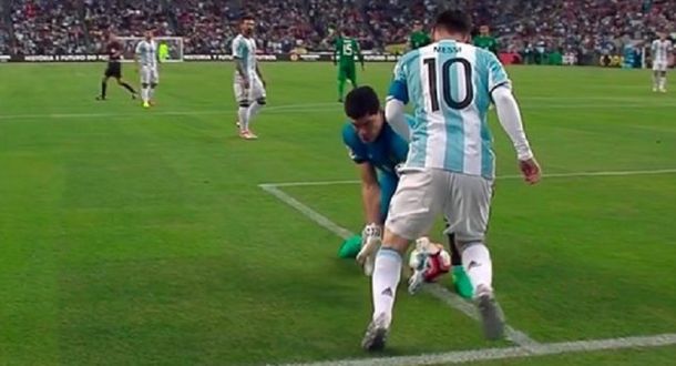 ¿Qué dijo el arquero de Bolivia después del caño que le tiró Messi?