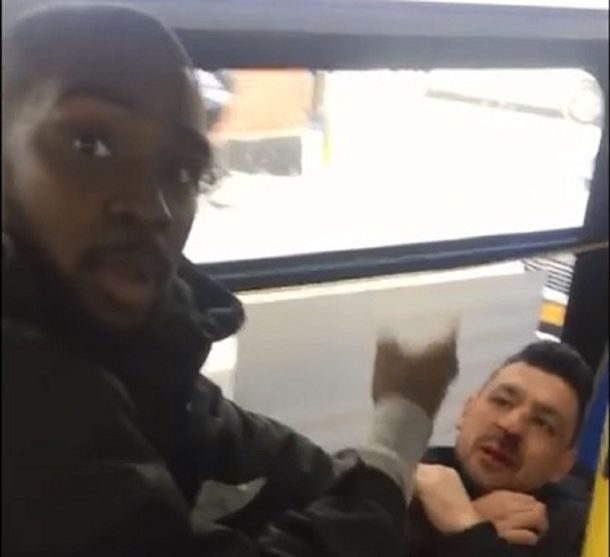 Enfrentó a un acosador en el colectivo