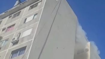 incendio en un edificio de constitucion: hay personas atrapadas incendio en un edificio de constitucion: hay personas atrapadas
