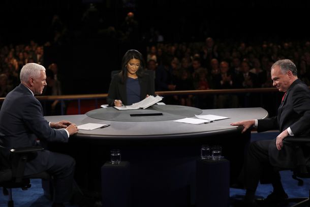 Tim Kaine y Mike Pence en el debate de candidatos a vicepresidentes de Estados Unidos
