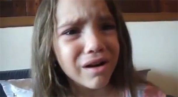 Una nena brasileña se larga a llorar porque quiere ser negra