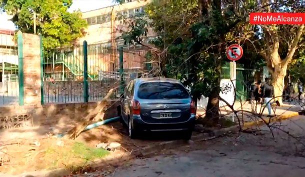 Pompeya: robo, persecución y choque frente a un colegio