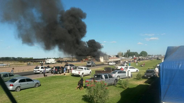 Hay 19 muertos por el choque de un micro y un camión en Mendoza