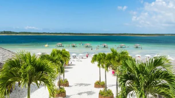 Este destino de Brasil se ubica a 30 kilómetros de Fortaleza.  Este destino de Brasil se ubica a 30 kilómetros de Fortaleza.