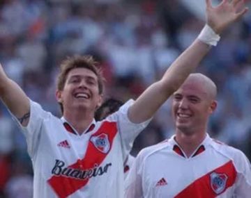 Dedica su vida a una ferretería, pero antes jugó en River y en Lazio de Italia.