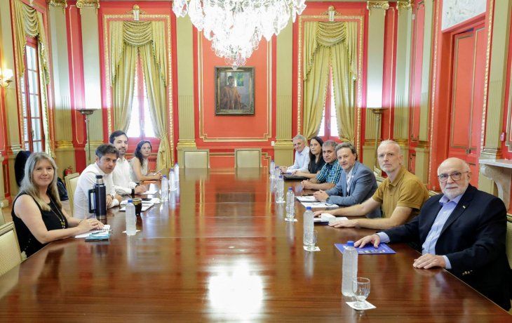 Axel Kicillof se reunió con farmacéuticos por el DNU de Milei