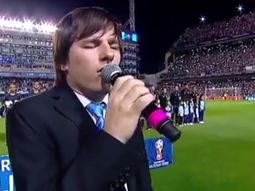 Emoción pura: así sonó el himno en La Bombonera