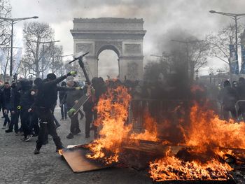 Chalecos amarillos en una de sus protestas más violentas