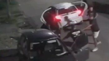 impactante video: policia de la ciudad se tiroteo con ladrones en quilmes